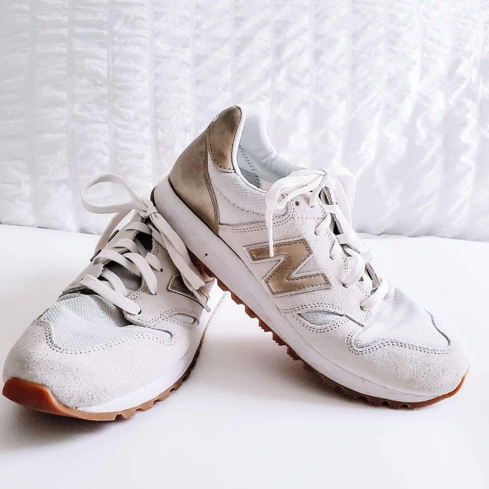 👟White and gold newbalance 520 oldschool sneakers